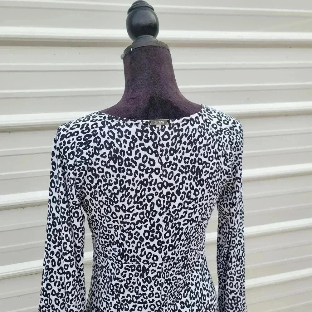 Michael Kors White Black Cheetah Leopard VNeck Tunic Shirt Stretch Bell Sleeve M - Picture 9 of 10